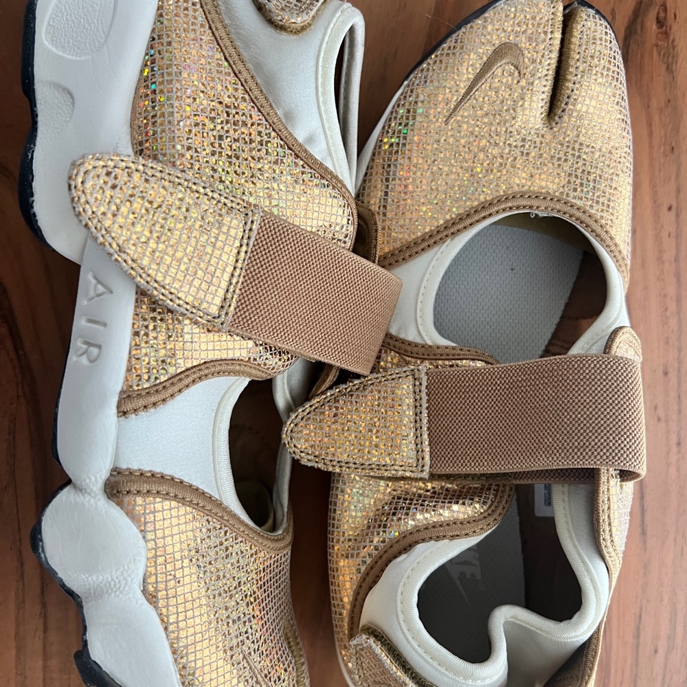 Women’s Nike Air Rift training shoe – size 10